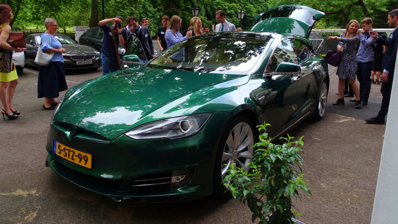 Illustration for article titled I Had A Look Around The Tesla Model S Shooting Brake And It’s
Pretty Cool